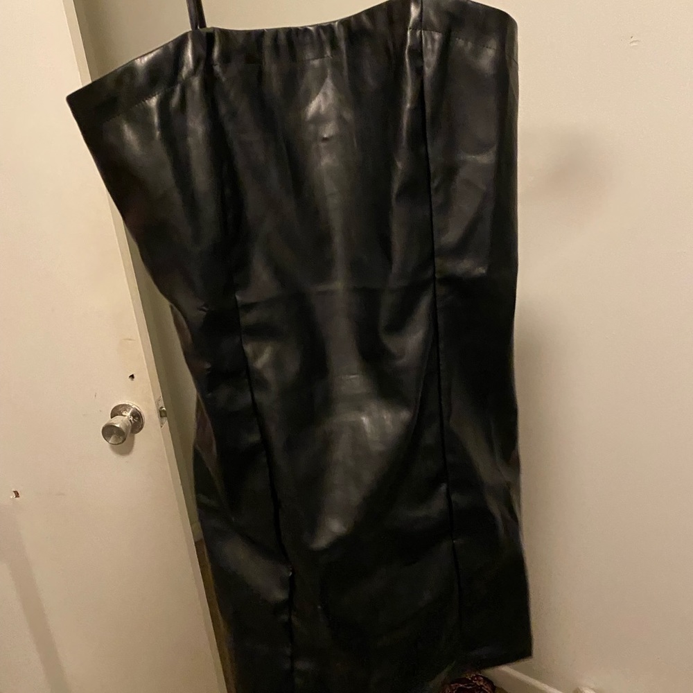 Worn once for a costume, super good material